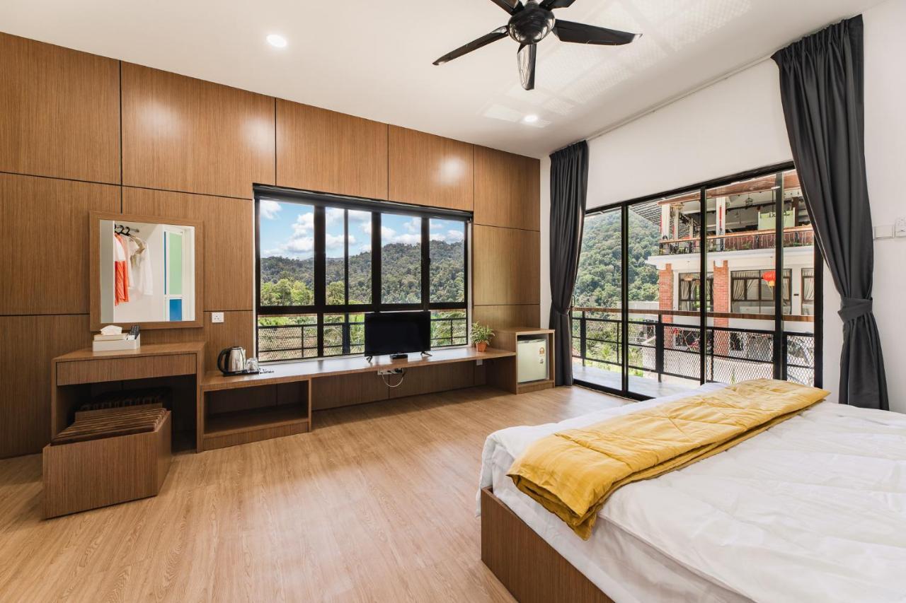 Ellin Forest Karaoke & Pool Resort Bukit Tinggi Bentong Zewnętrze zdjęcie