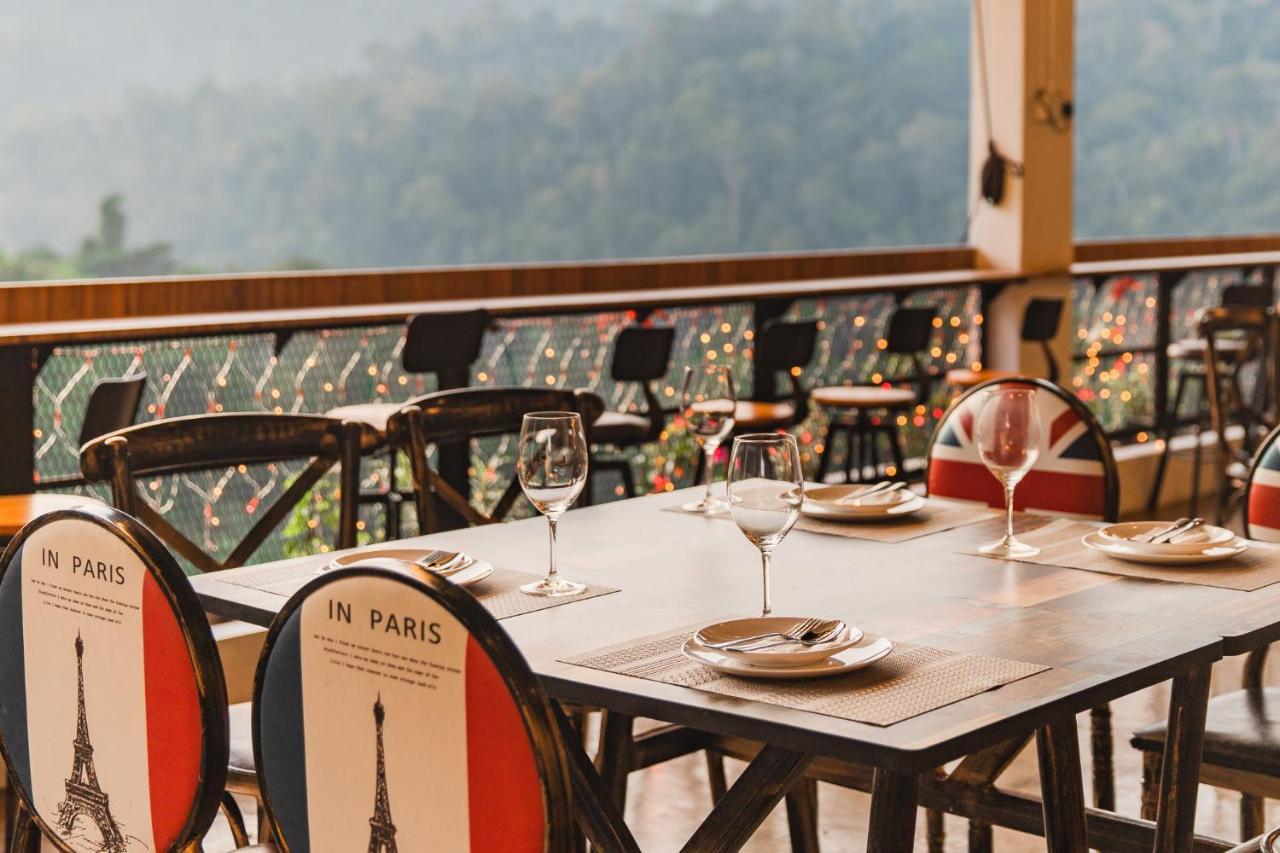 Ellin Forest Karaoke & Pool Resort Bukit Tinggi Bentong Zewnętrze zdjęcie