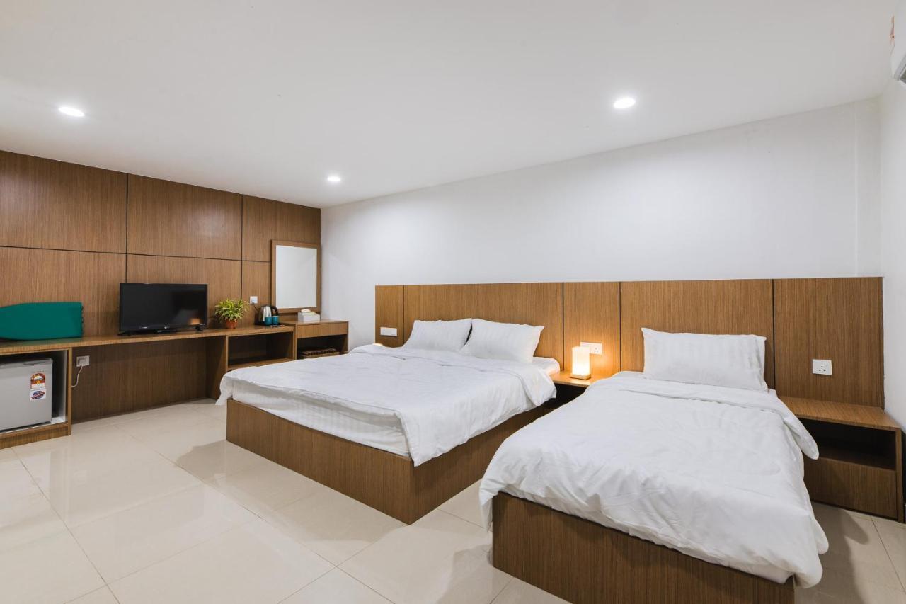 Ellin Forest Karaoke & Pool Resort Bukit Tinggi Bentong Zewnętrze zdjęcie