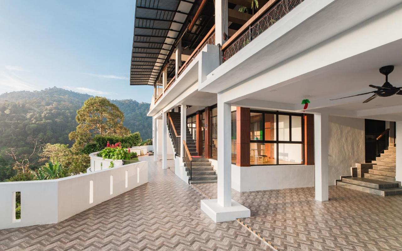 Ellin Forest Karaoke & Pool Resort Bukit Tinggi Bentong Zewnętrze zdjęcie