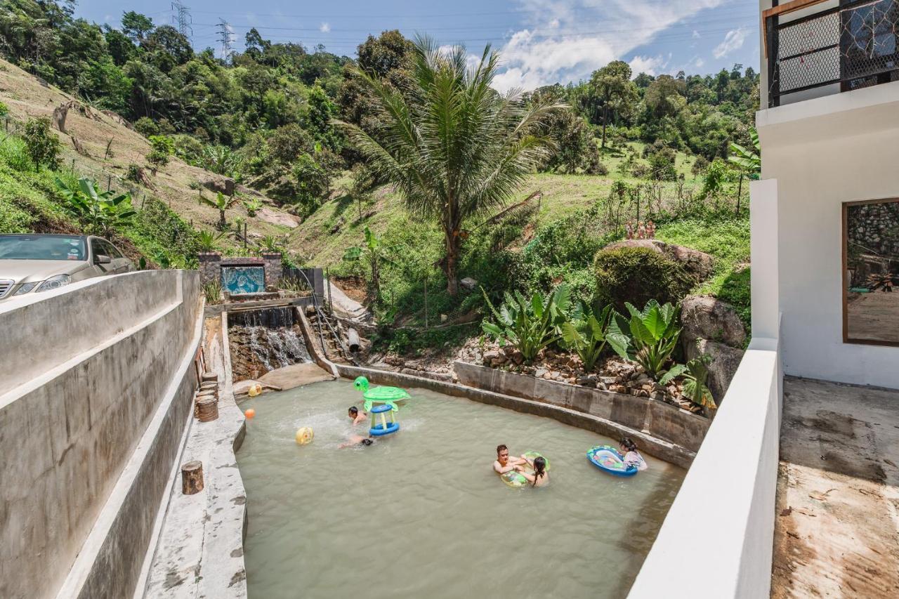 Ellin Forest Karaoke & Pool Resort Bukit Tinggi Bentong Zewnętrze zdjęcie